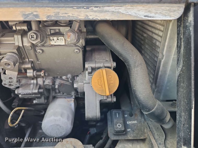 image for item EO8546 2015 Peterbilt 587 semi truck