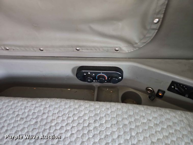 image for item EO8546 2015 Peterbilt 587 semi truck
