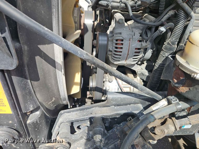 image for item EO8546 2015 Peterbilt 587 semi truck