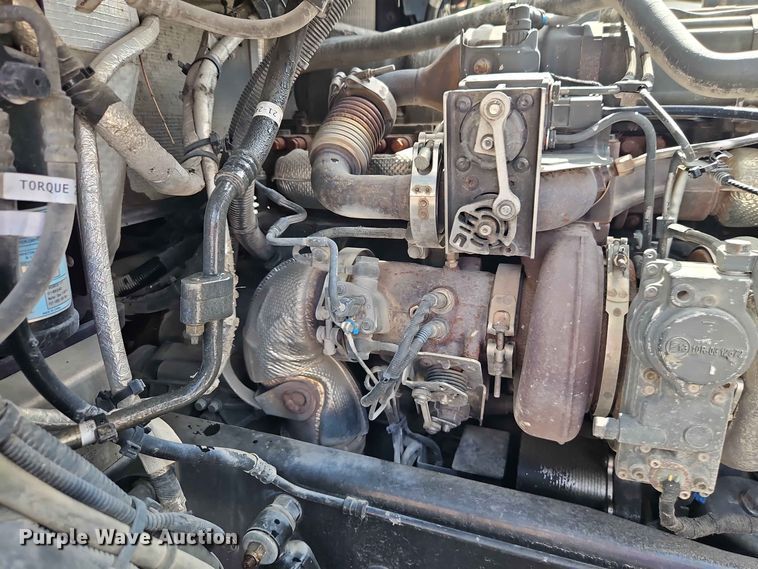 image for item EO8546 2015 Peterbilt 587 semi truck