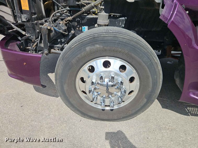 image for item EO8546 2015 Peterbilt 587 semi truck