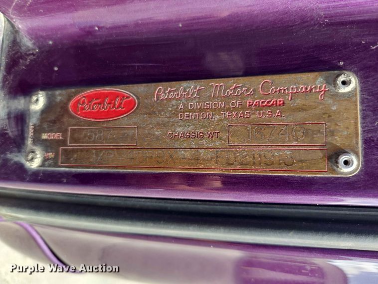 image for item EO8546 2015 Peterbilt 587 semi truck