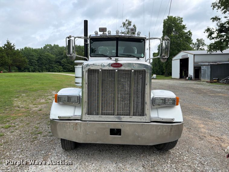 image for item EQ8002 2007 Peterbilt 379 semi truck