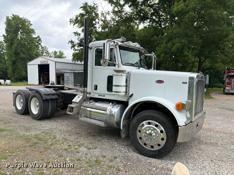 image for item EQ8002 2007 Peterbilt 379 semi truck