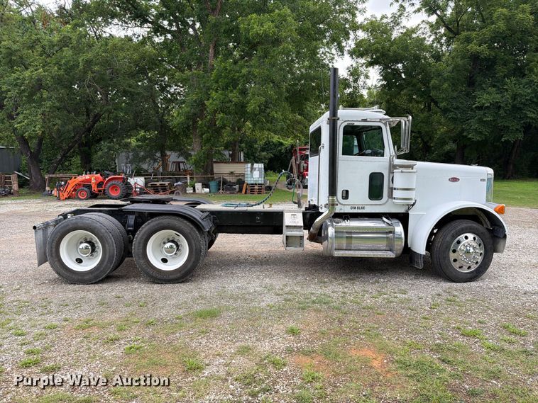 image for item EQ8002 2007 Peterbilt 379 semi truck