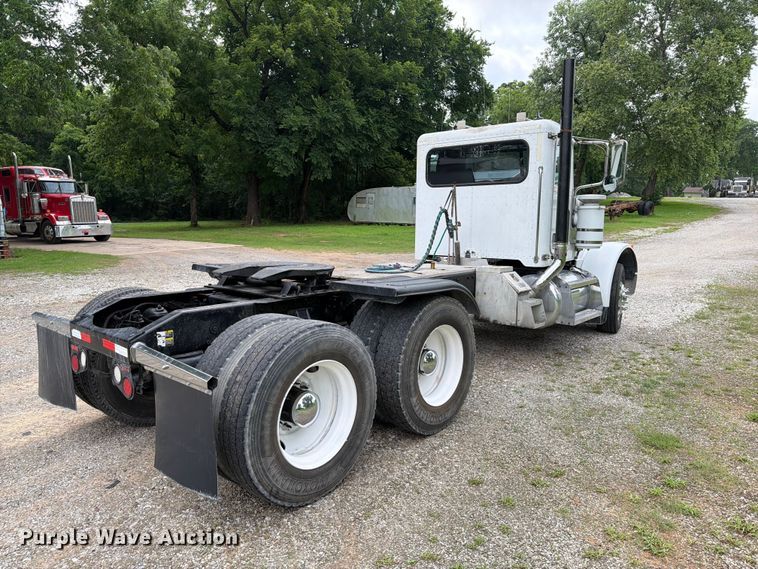 image for item EQ8002 2007 Peterbilt 379 semi truck