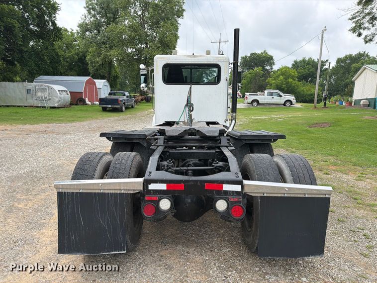 image for item EQ8002 2007 Peterbilt 379 semi truck
