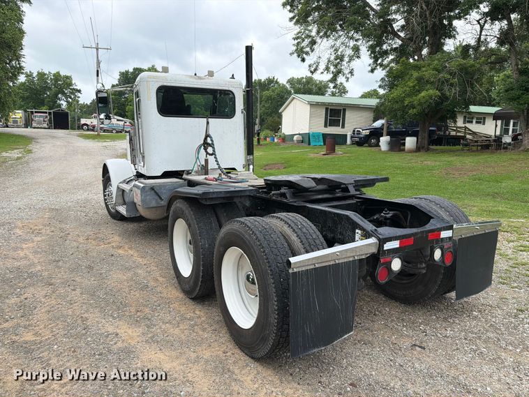 image for item EQ8002 2007 Peterbilt 379 semi truck