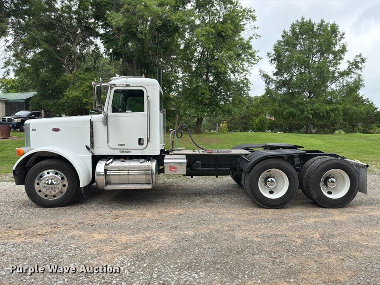 image for item EQ8002 2007 Peterbilt 379 semi truck