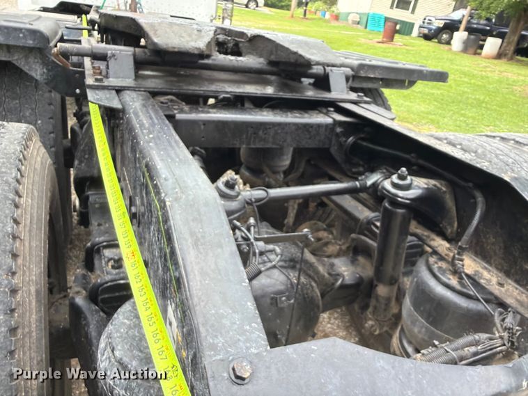 image for item EQ8002 2007 Peterbilt 379 semi truck