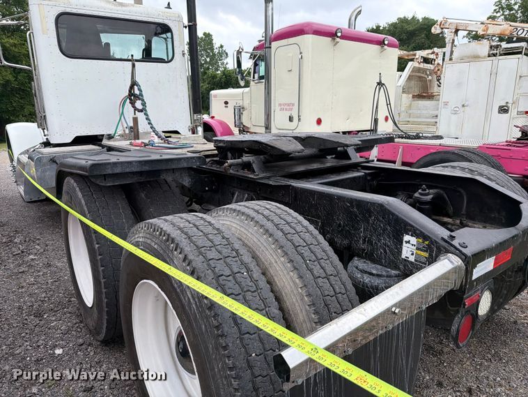 image for item EQ8002 2007 Peterbilt 379 semi truck