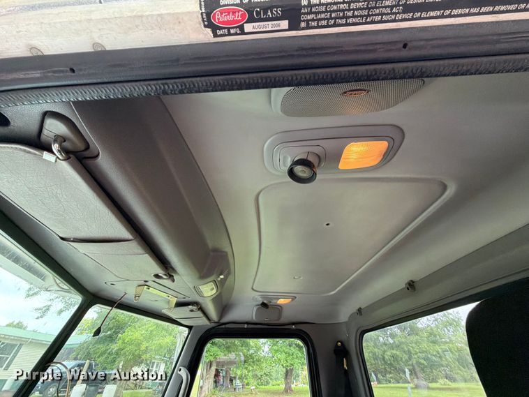 image for item EQ8002 2007 Peterbilt 379 semi truck