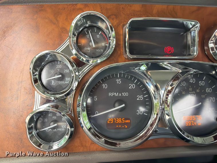 image for item EQ8002 2007 Peterbilt 379 semi truck
