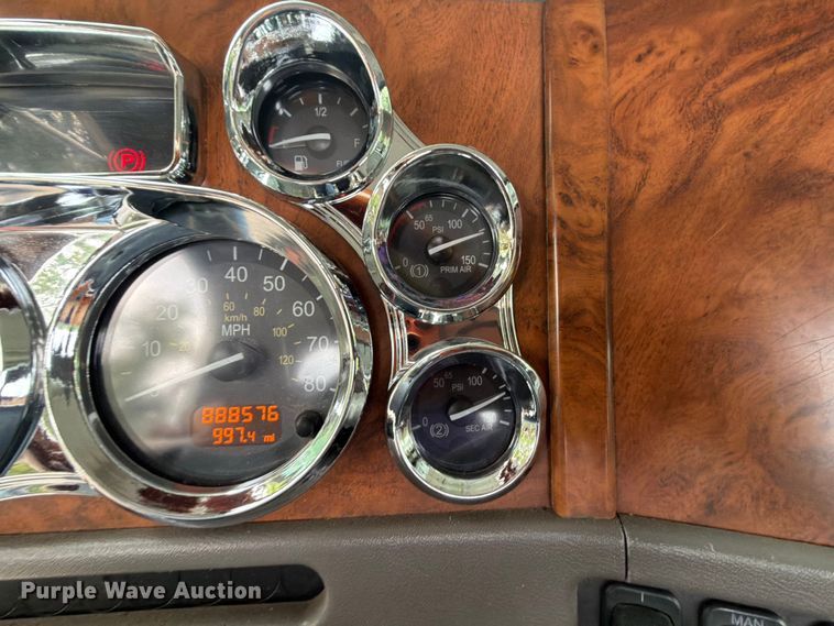 image for item EQ8002 2007 Peterbilt 379 semi truck