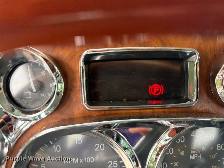 image for item EQ8002 2007 Peterbilt 379 semi truck