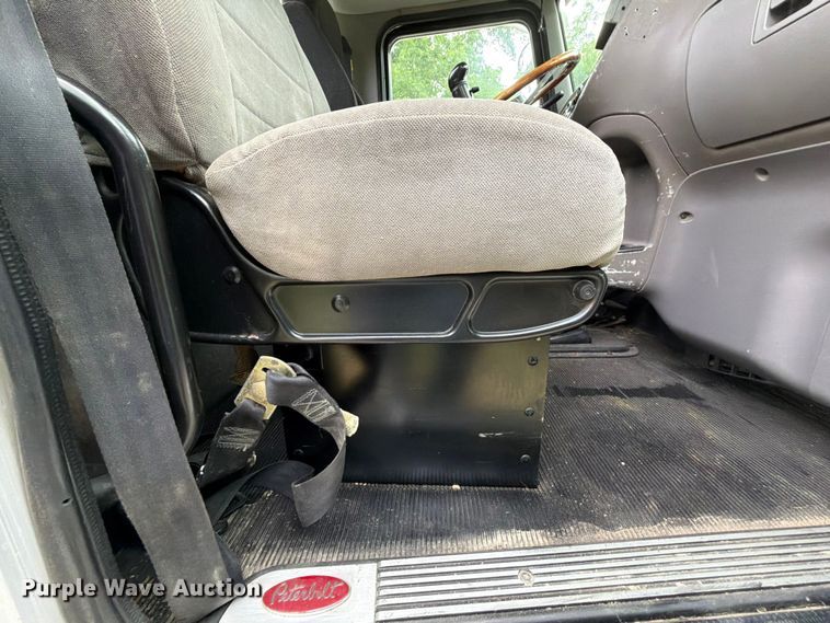 image for item EQ8002 2007 Peterbilt 379 semi truck