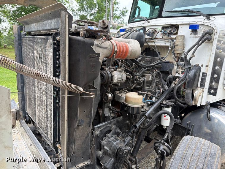 image for item EQ8002 2007 Peterbilt 379 semi truck