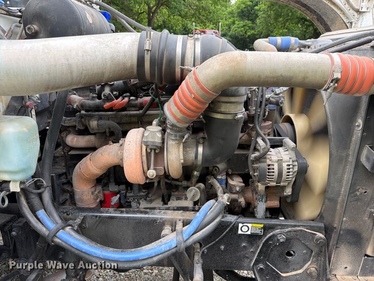 image for item EQ8002 2007 Peterbilt 379 semi truck