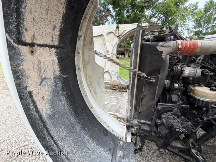 image for item EQ8002 2007 Peterbilt 379 semi truck