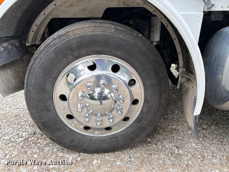 image for item EQ8002 2007 Peterbilt 379 semi truck