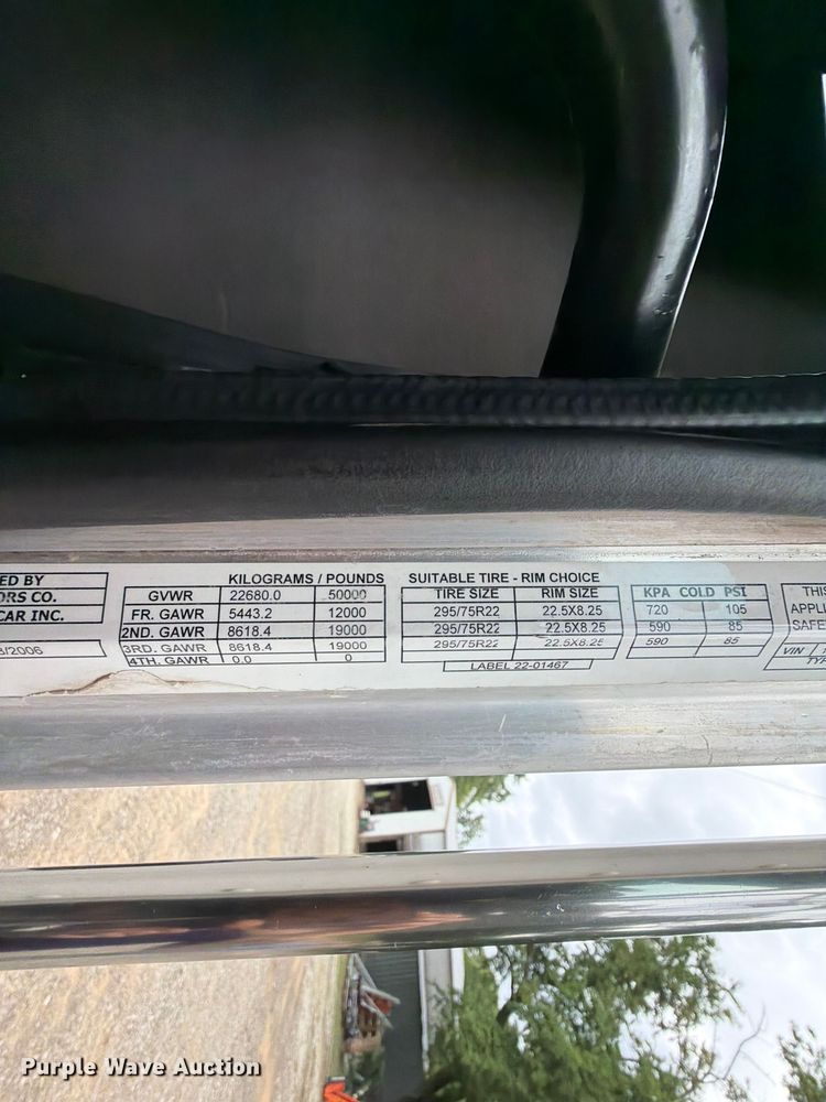 image for item EQ8002 2007 Peterbilt 379 semi truck