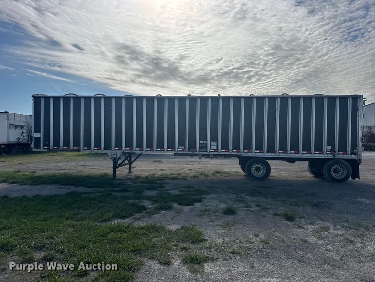 image for item ER2095 2009 Western walking floor trailer