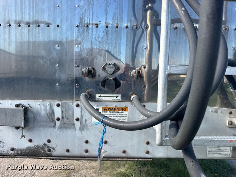 image for item ER2095 2009 Western walking floor trailer