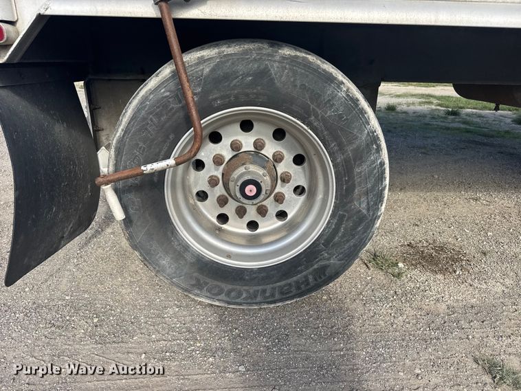 image for item ER2095 2009 Western walking floor trailer