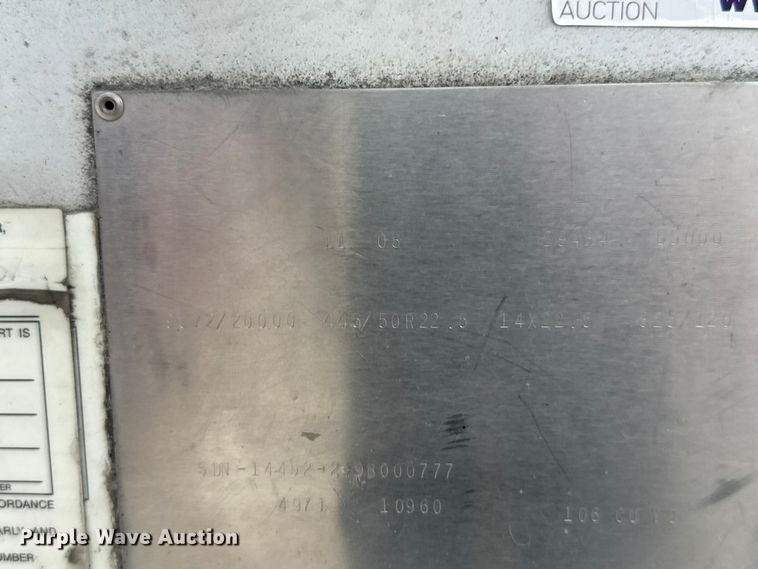 image for item ER2095 2009 Western walking floor trailer