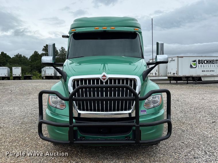 image for item ER3053 2022 International LT625 semi truck