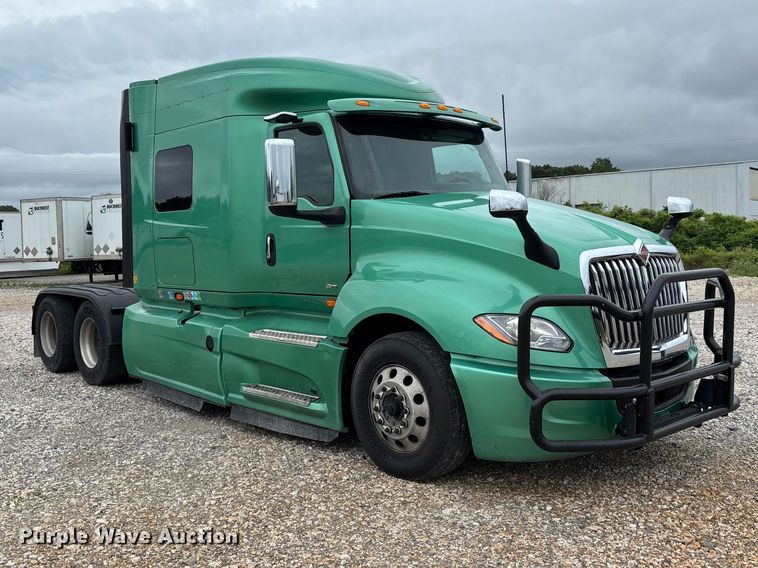 image for item ER3053 2022 International LT625 semi truck