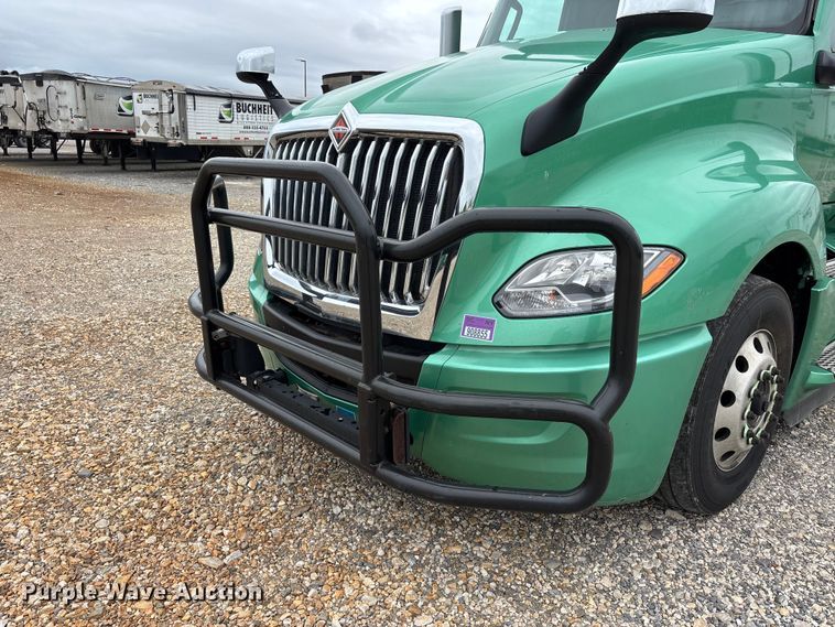 image for item ER3053 2022 International LT625 semi truck