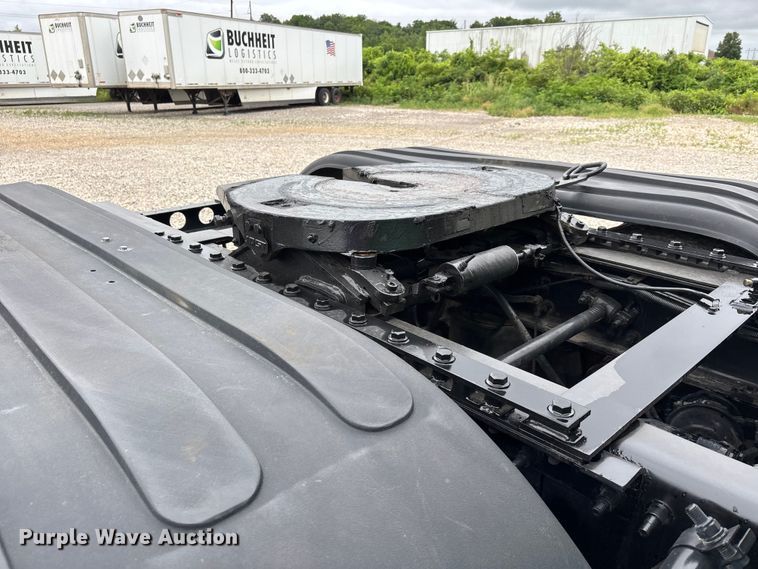image for item ER3053 2022 International LT625 semi truck