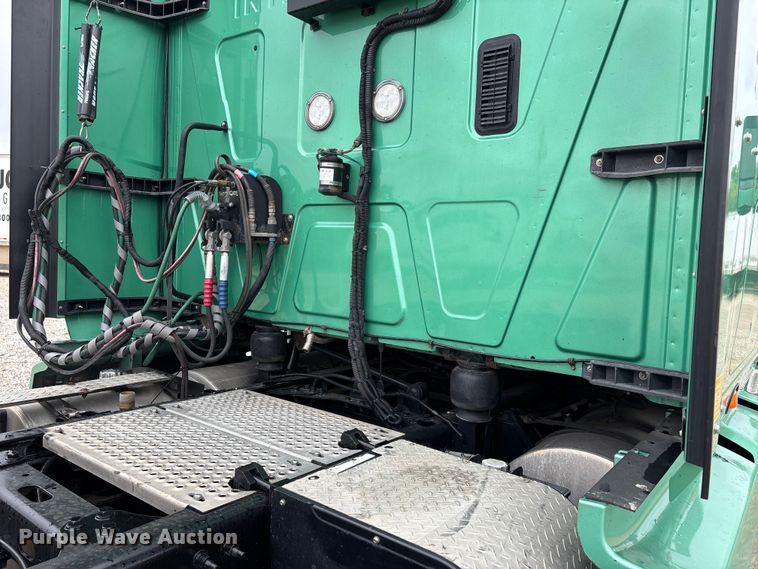 image for item ER3053 2022 International LT625 semi truck