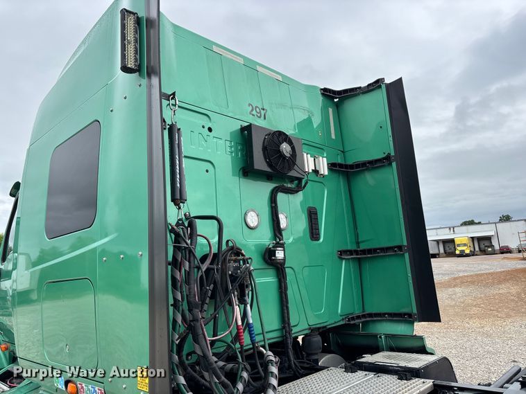 image for item ER3053 2022 International LT625 semi truck
