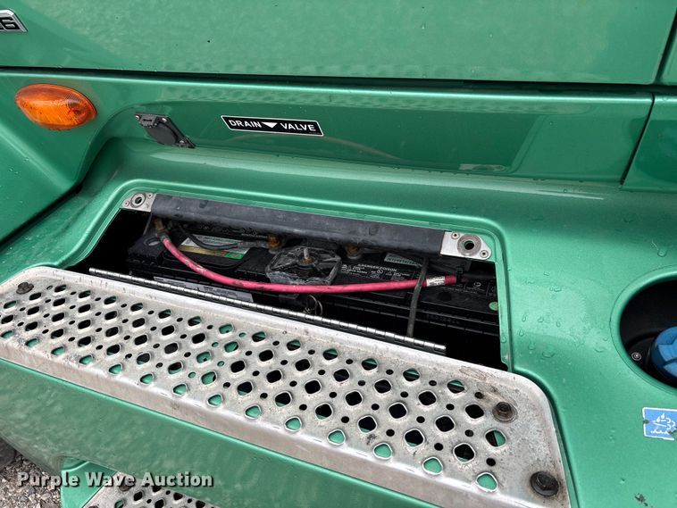 image for item ER3053 2022 International LT625 semi truck