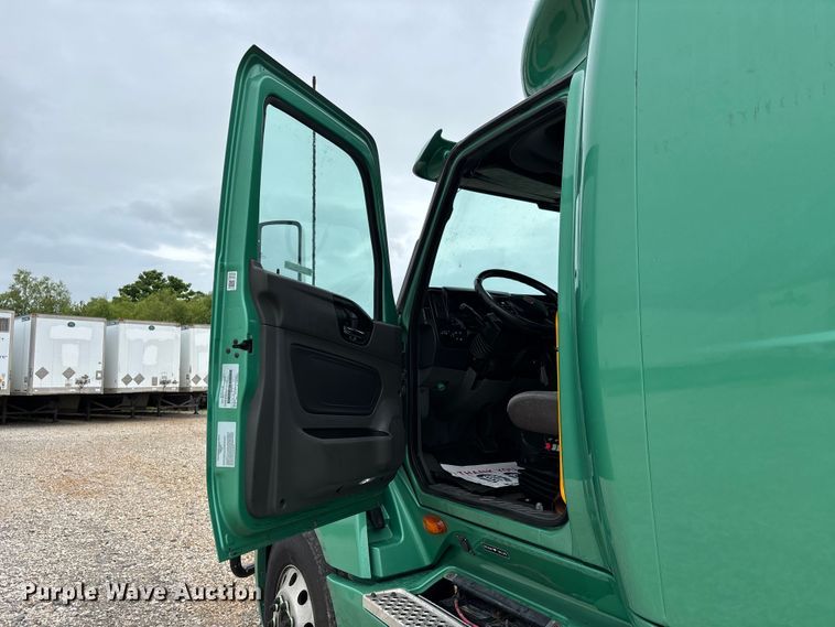 image for item ER3053 2022 International LT625 semi truck
