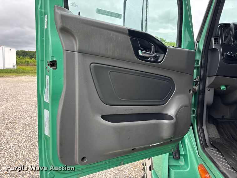 image for item ER3053 2022 International LT625 semi truck
