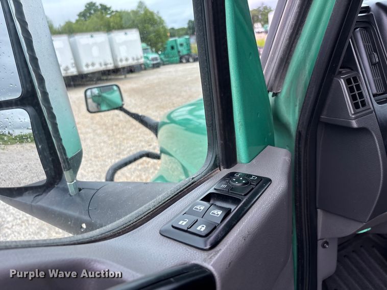 image for item ER3053 2022 International LT625 semi truck