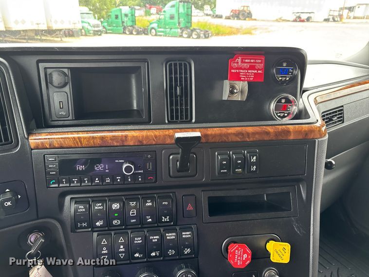 image for item ER3053 2022 International LT625 semi truck