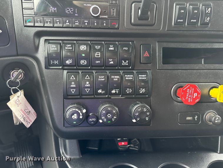 image for item ER3053 2022 International LT625 semi truck