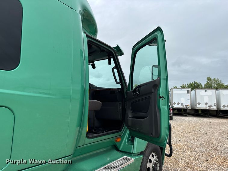 image for item ER3053 2022 International LT625 semi truck