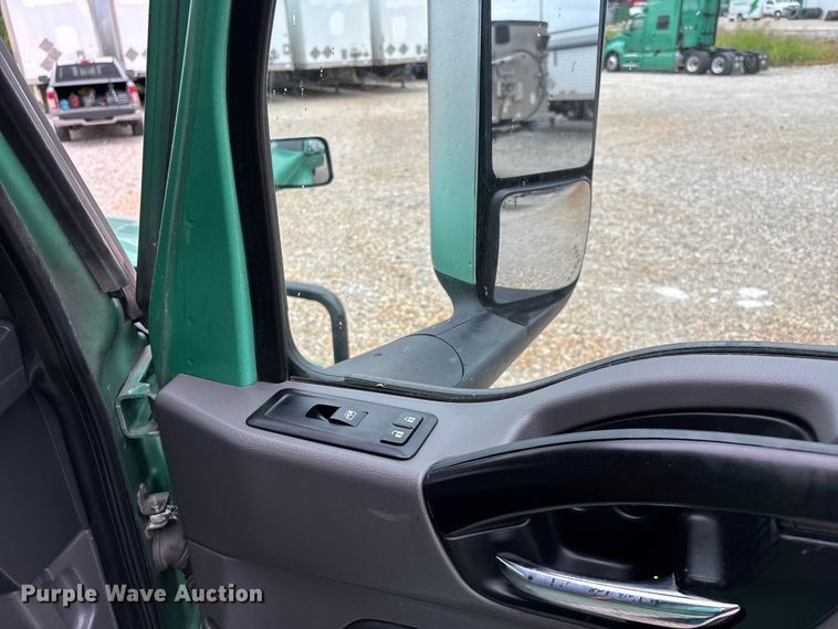 image for item ER3053 2022 International LT625 semi truck