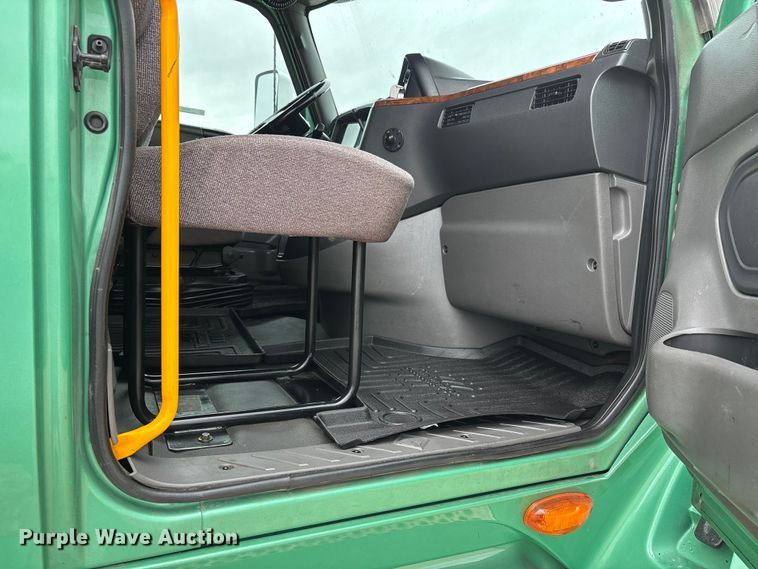 image for item ER3053 2022 International LT625 semi truck