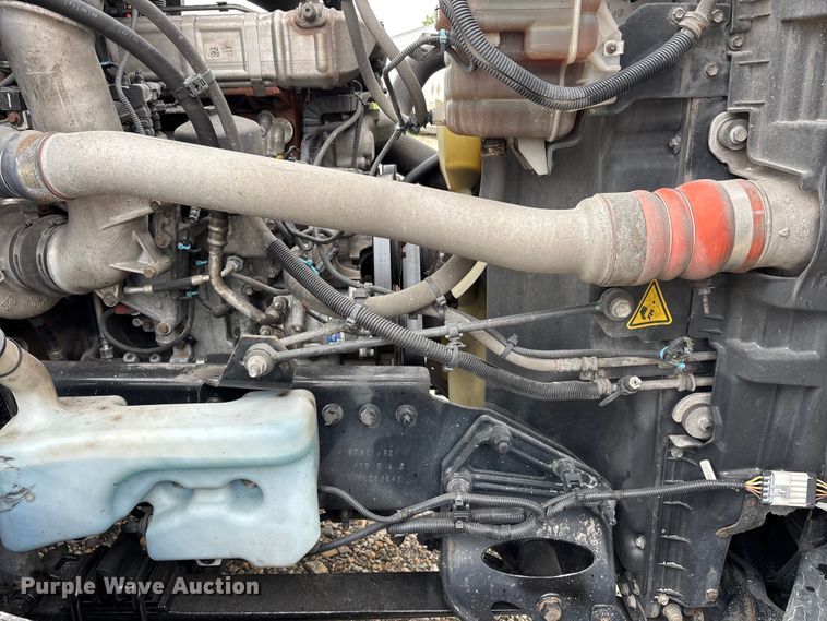 image for item ER3053 2022 International LT625 semi truck