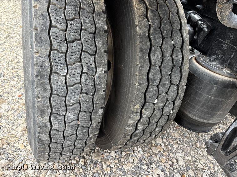 image for item ER3053 2022 International LT625 semi truck