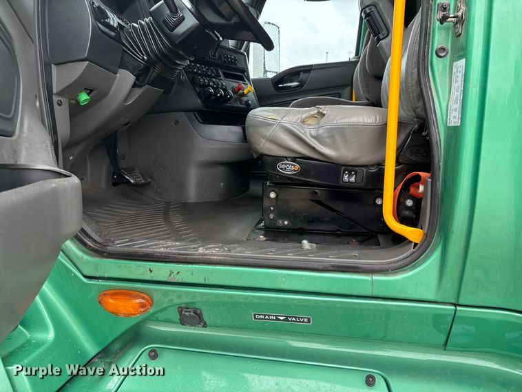 image for item ER3054 2023 International LT625 semi truck