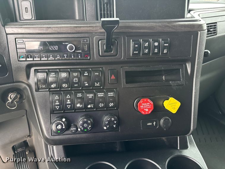 image for item ER3054 2023 International LT625 semi truck
