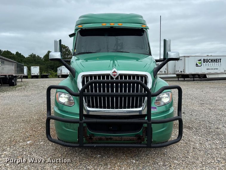 image for item ER3055 2022 International LT625 semi truck