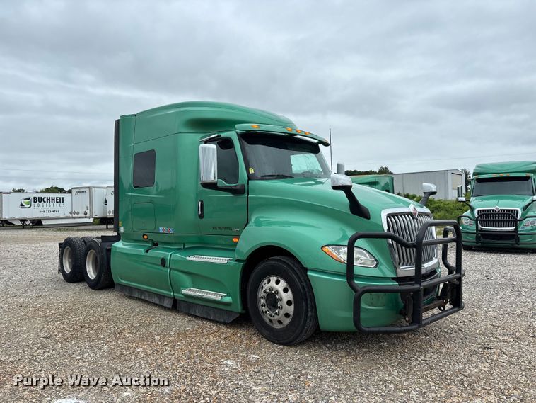 image for item ER3055 2022 International LT625 semi truck